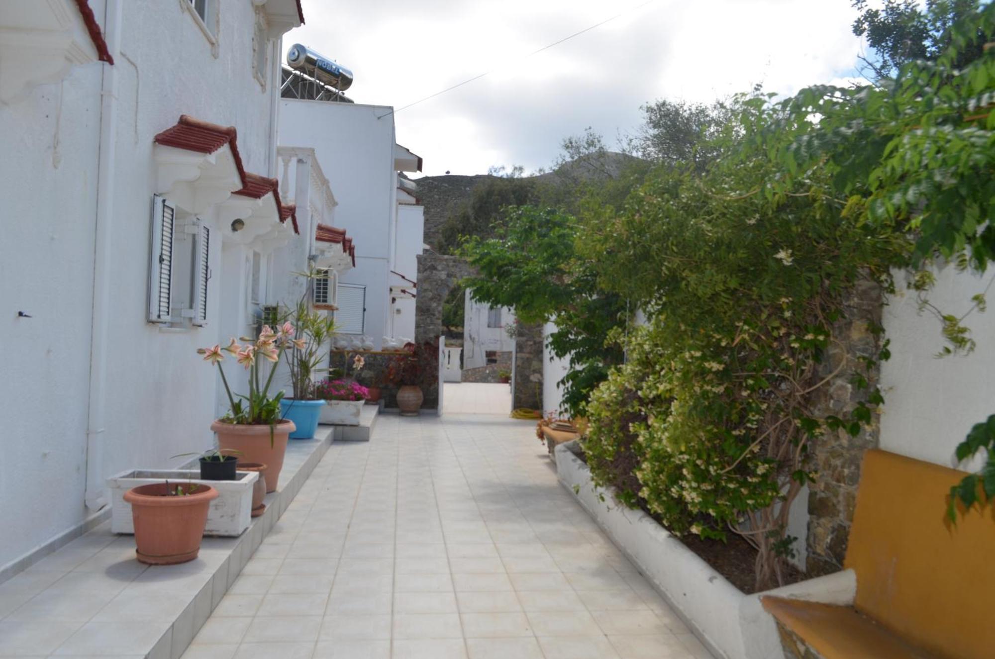 Nikos Studios Livadia  Extérieur photo